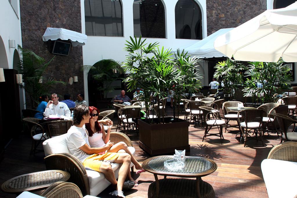 Hotel Tropical מנאוס מראה חיצוני תמונה Patio de la Casa Colorada